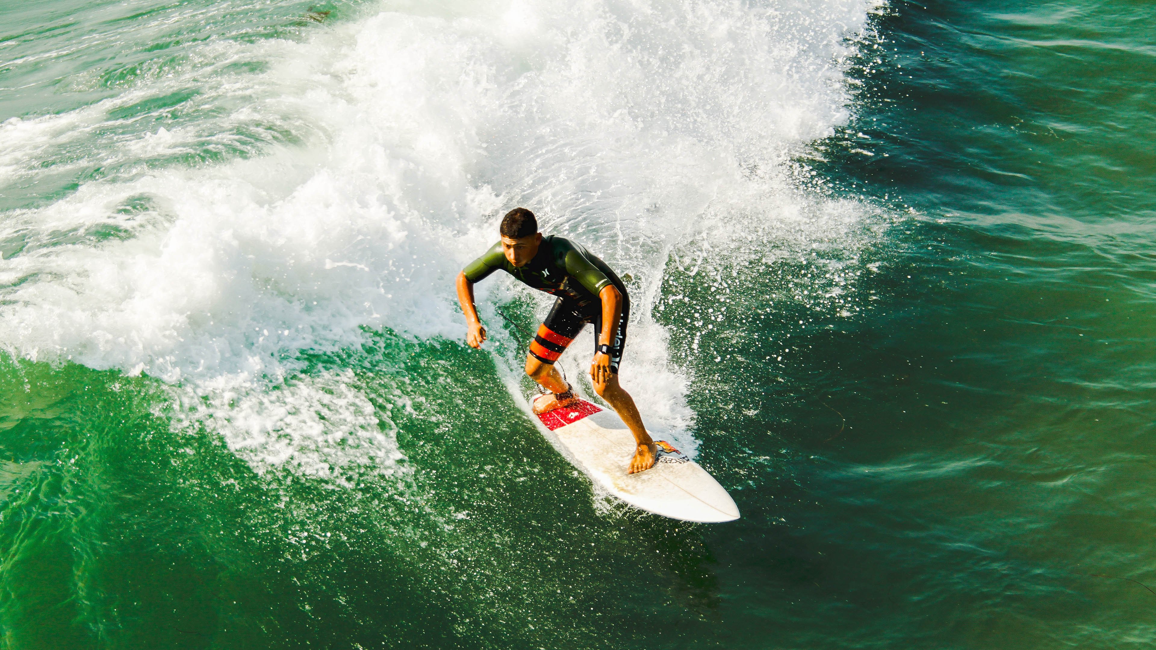 开云官网-欧洲杯激烈博弈：战术布局中的精彩瞬间，欧洲杯比赛的