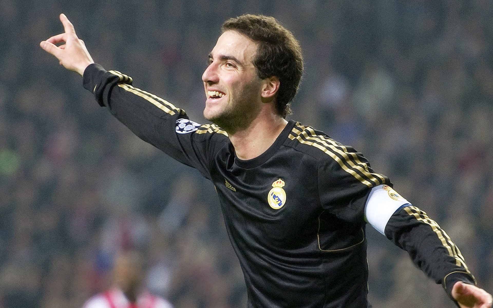 意甲重要比赛，球员们分享战术调度中的关键技术和场上策略，意甲战报结果