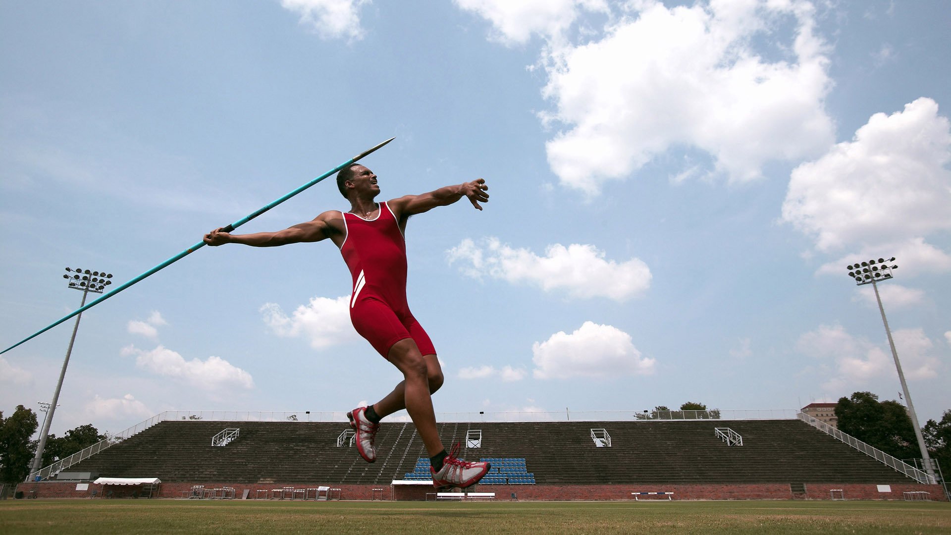 球场“铁墙般”的防守盛宴，防守球队